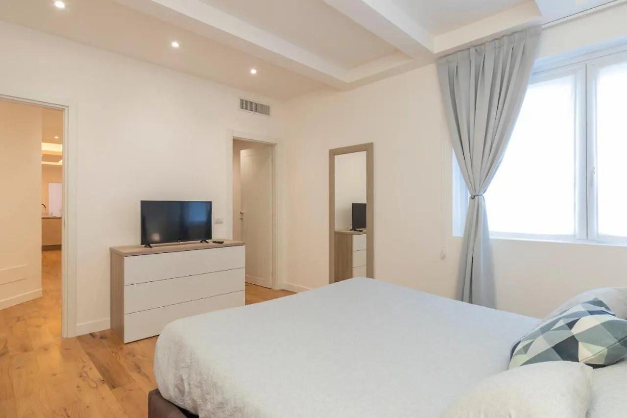 Milan Center Apartment Studio - Porta Romana 0*,  Italia