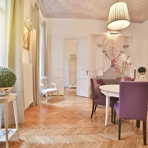 https://nadis-home-heart-of-budapest.inbudapesthotels.com