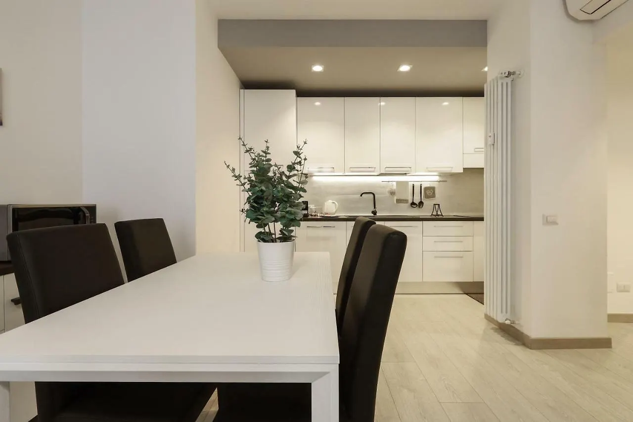 Milan Center Apartment Studio - Porta Romana 0*,  Italy