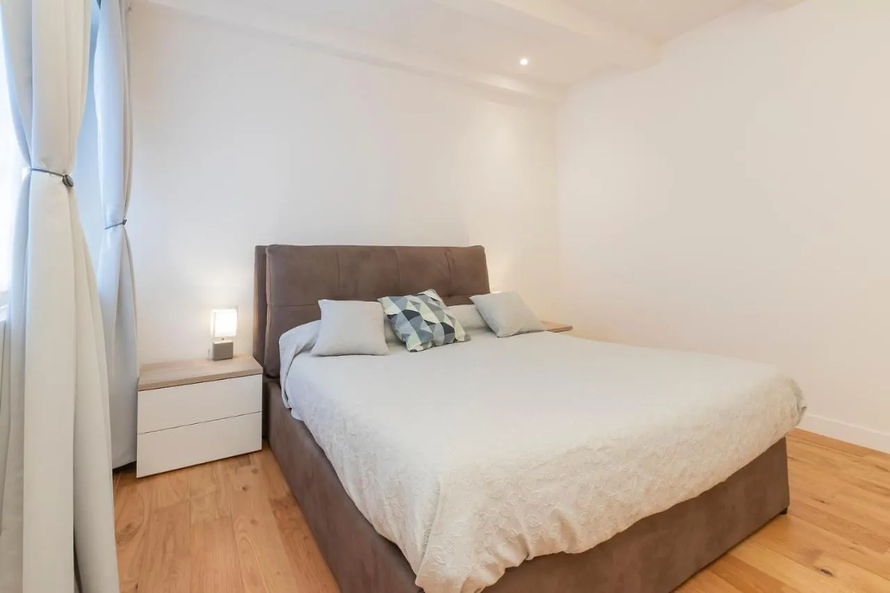 Milan Center Apartment Studio - Porta Romana 0*,