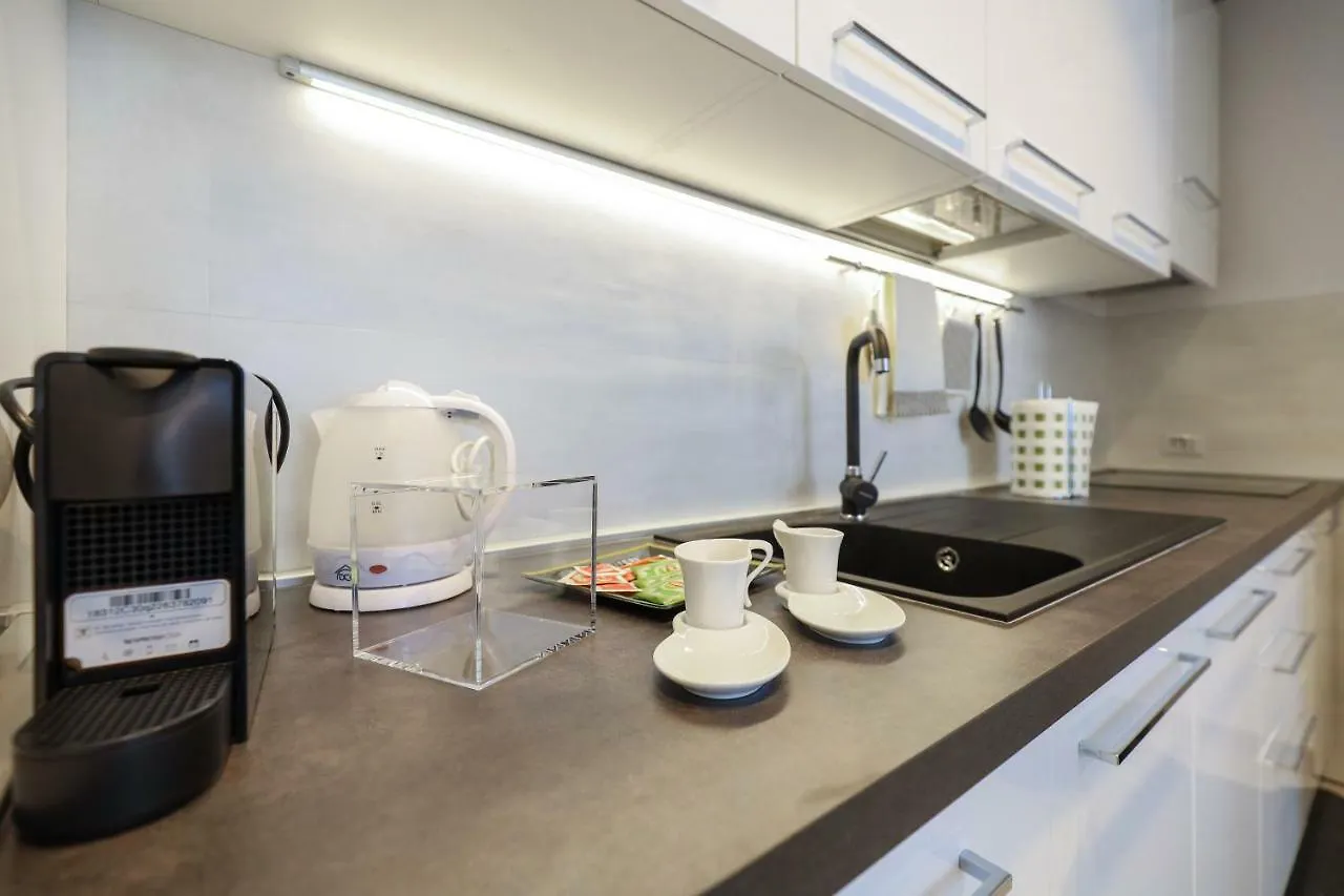 Milan Center Apartment Studio - Porta Romana 0*,  İtalya